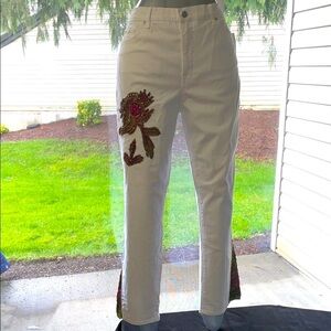 Women’s NWT UPCYCLED EMBROIDERED GLORIA VANDERBILT BOYFRIEND White Jeans Sz 14